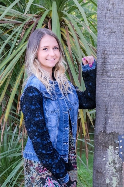 Veste en jean denim et dentelle La veste en jean blouson