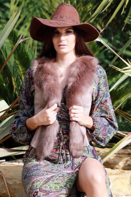 Veste courte effet daim et fausse fourrure Le sans-manches c'est tendance! effet daim