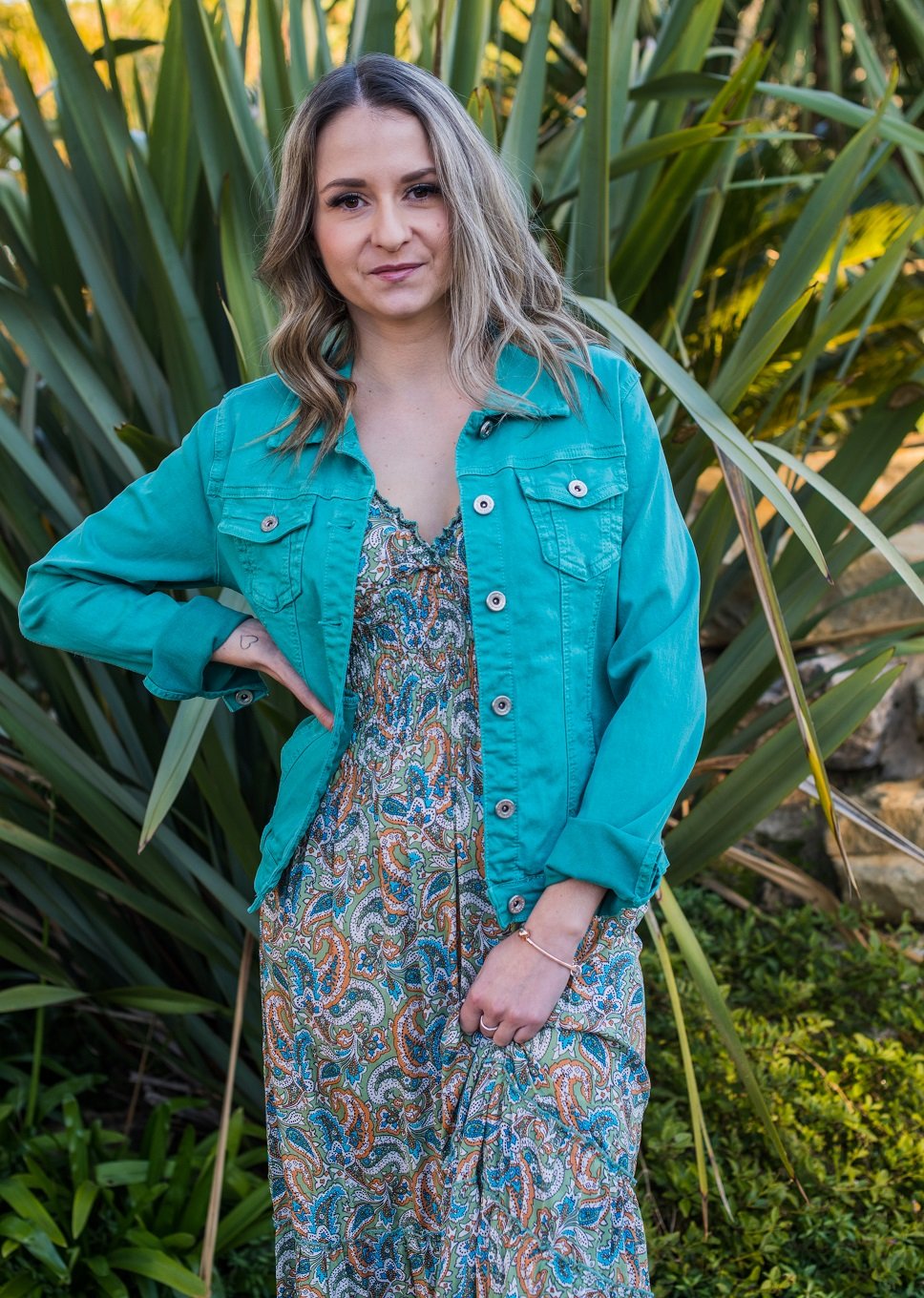 Veste en jean de couleur La veste en jean bleu turquoise