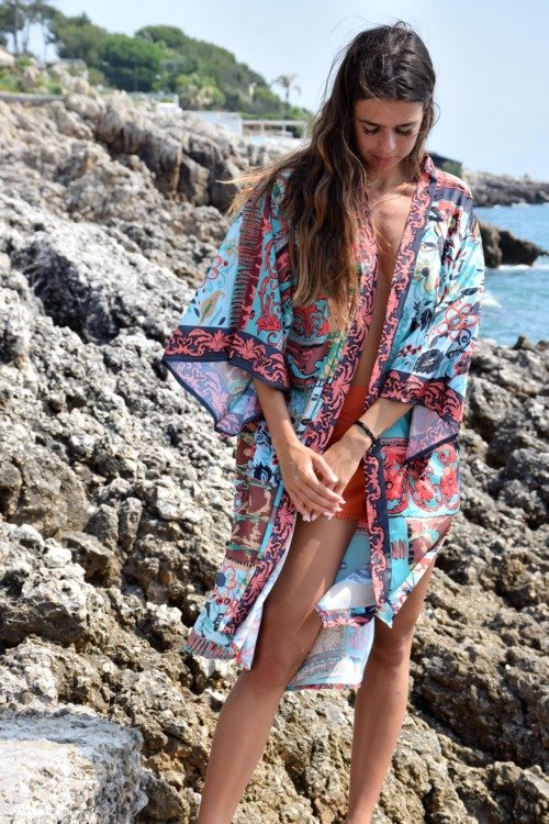 Kimono en soie riche en couleurs La plage kimono