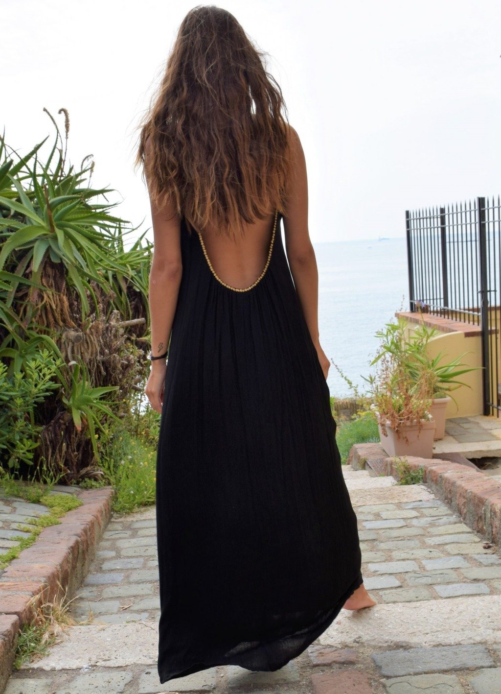 Robe Déesse noire dos nu La plage beachwear