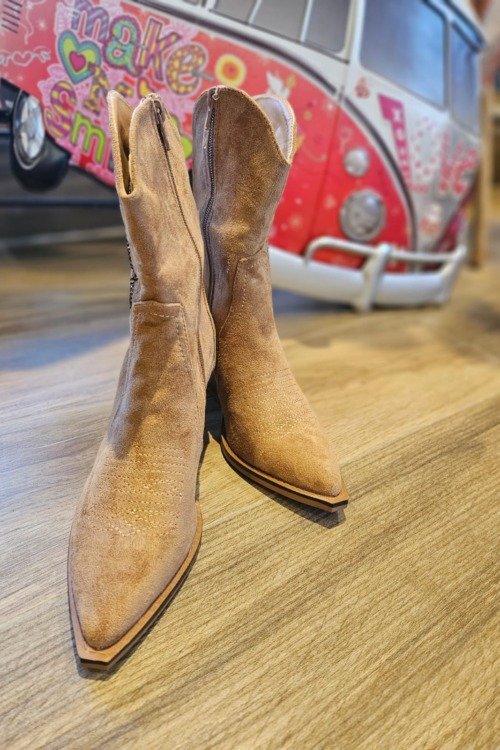 Boots santiags CAMEL brodées Les chaussures boho chic