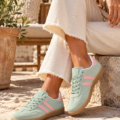 Baskets rétro vert amande et rose poudré Les chaussures baskets