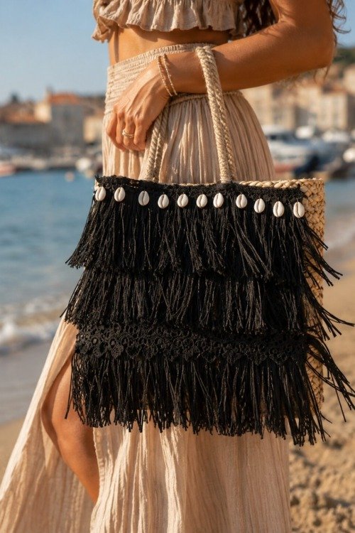 Panier de plage noir à franges et cauris La plage panier de plage Panier de plage noir à franges et cauris La plage panier de plage