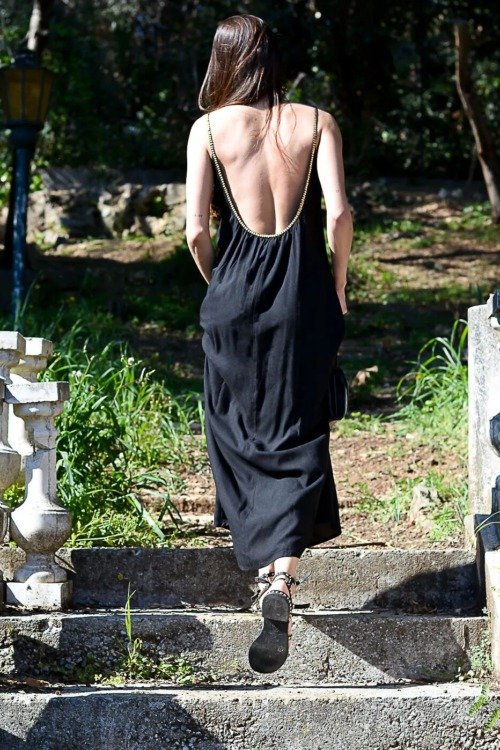 Robe déesse dos nu de couleur noire La plage beachwear