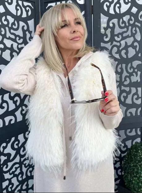 Gilet sans manches à poils (faux poils) Le sans-manches c'est tendance! fausse fourrure