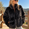 Blouson noir en fausse fourrure La veste, sous toutes ses formes blouson d'hiver