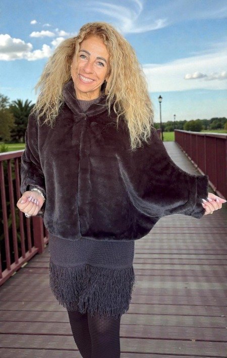 Cape courte en fausse fourrure La veste, sous toutes ses formes blouson d'hiver Cape courte en fausse fourrure La veste, sous toutes ses formes blouson d'hiver