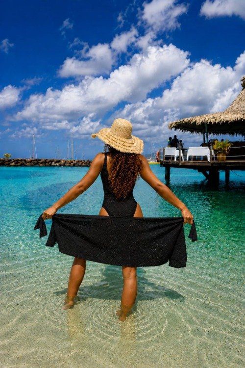 Paréo noir BB broderie anglaise Accessoire de plage broderie anglaise